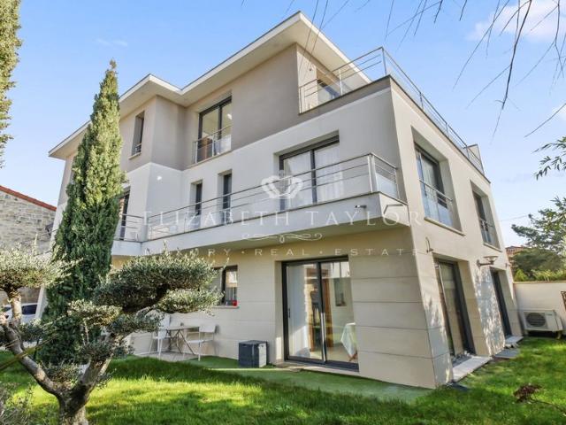 Maison de 11 pièces de luxe en vente à Chatou, France