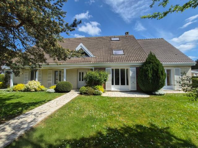 Maison de 11 pièces de luxe en vente à Gif sur Yvette, France