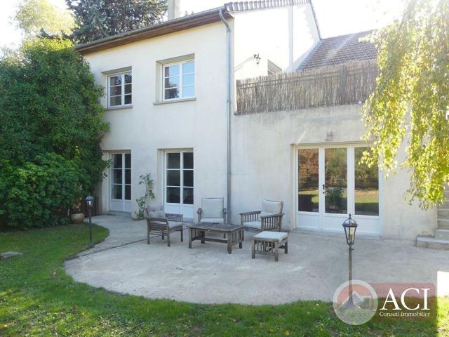 Maison de 11 pièces de luxe en vente à Groslay, France