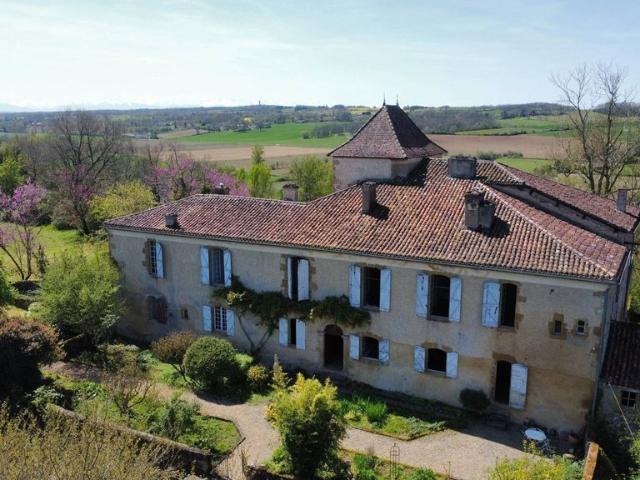 Maison de 11 pièces de luxe en vente à Mirande, Occitanie