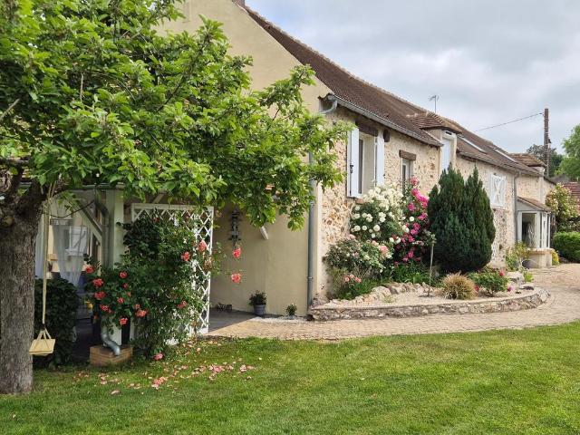 Maison de 11 pièces de luxe en vente à Orgerus, France