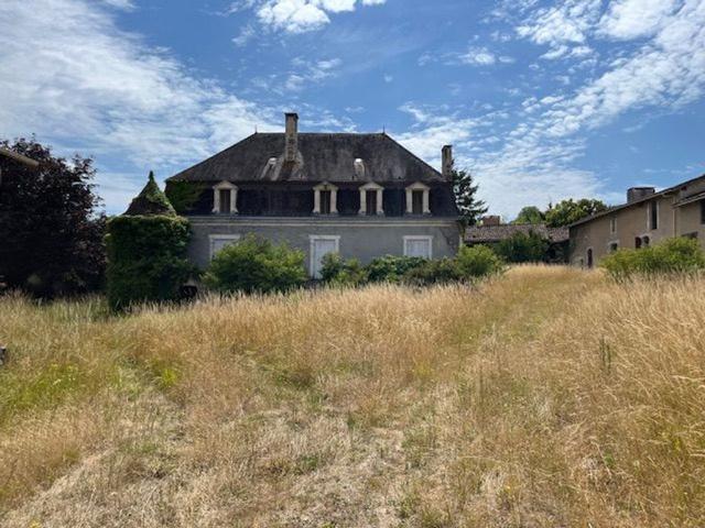 Maison de 11 pièces de luxe en vente à Palluaud, France