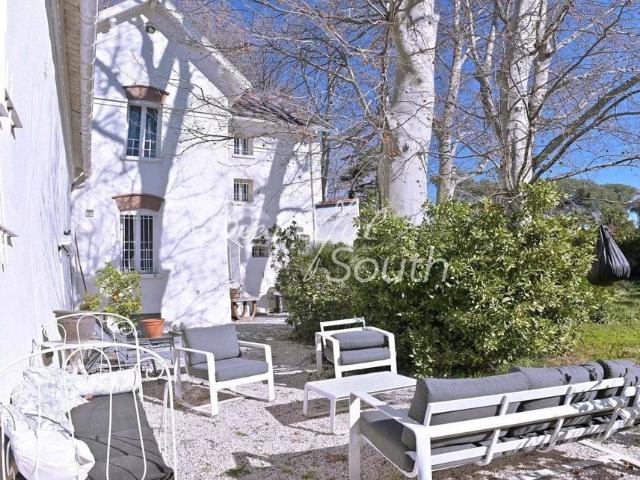 Maison de 11 pièces de luxe en vente à Perpignan, France