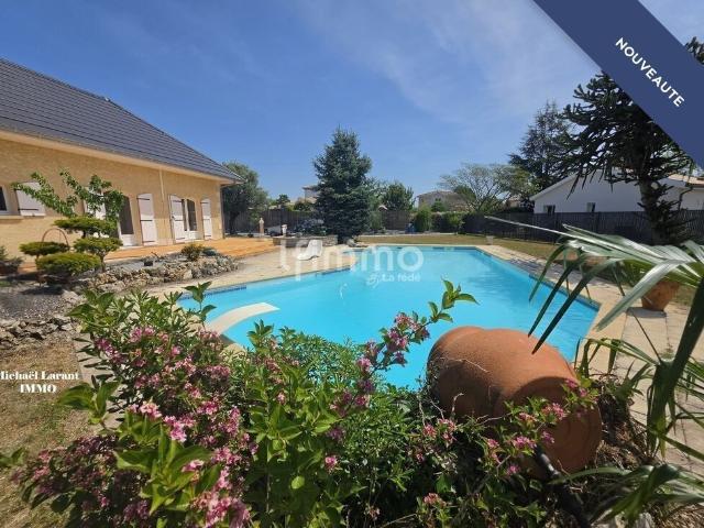 Maison de 11 pièces de luxe en vente à Saint Médard en Jalles, France