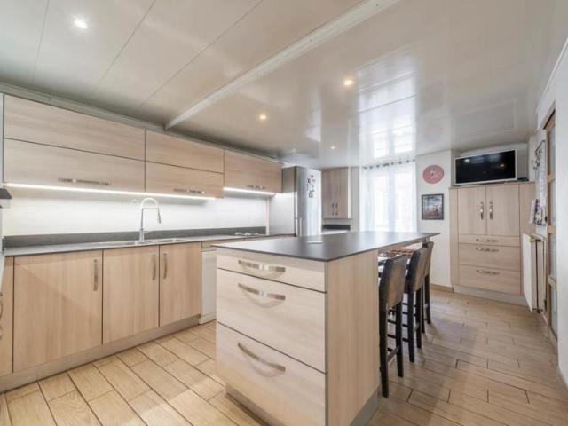 Maison de 11 pièces de 308 m² à Mitry Mory