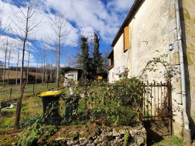 Maison de 128 m2 à terminer de rénover, 4 chambres et jardin