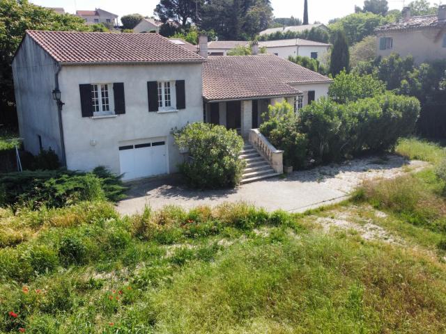 Maison de 120 m2 sur 900 m2 de terrain avec grand garage Quartier recherché de Carpentras