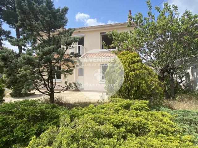 Maison de 120 m2, 5 garages sur terrain clos de plus de 1000 m²