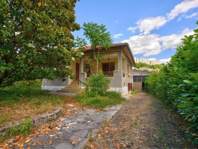 MAISON DE 121 M2 AVEC TRAVAUX + ENTREPOT de STOCKAGE de 180 M2