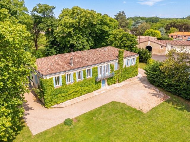 Maison de 12 pièces de luxe en vente à Yvrac, Nouvelle Aquitaine