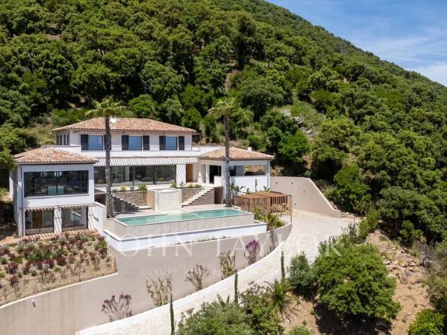 Maison de 12 pièces de luxe en vente à Cavalaire sur Mer, Provence Alpes Côte d'Azur