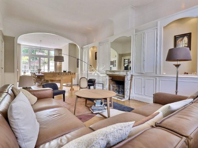 Maison de 12 pièces de luxe en vente à Croix, France