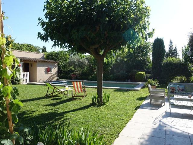 Maison de 12 pièces de luxe en vente à Morières lès Avignon, France