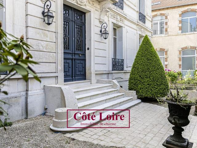 Maison de 12 pièces de luxe en vente à Orléans, France