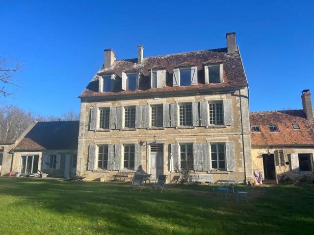 Manoir de 12 pièces avec annexes à Saint Vérain