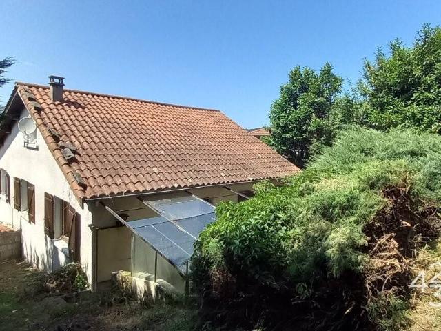 Maison de 134m² édifiée sur un terrain clos de 963m²
