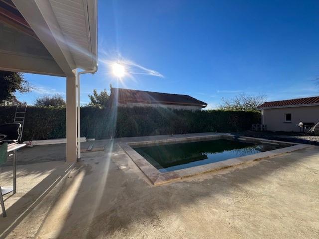 maison de 135m2 avec piscine et terrasse avec T1 indépendant