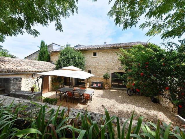 Maison de 13 pièces de luxe en vente à Uzès, France