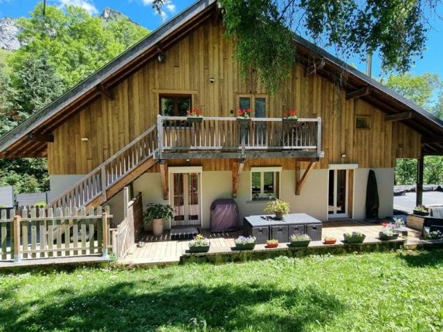 Maison de 13 pièces de luxe en vente à Montmin, France