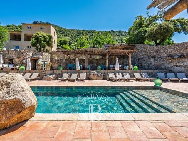 Maison de 13 pièces de luxe en vente à Pietralba, Corse