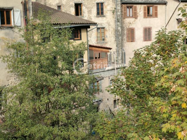 Maison de 145 m2 comprenant un appartement de 35 m2