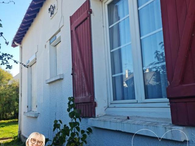 Maison de 145 m² hab / 153 m² au sol à rénover sur parcelle de 388 m² avec garage