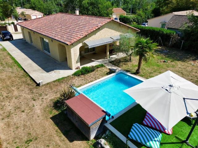 Maison de 147 m² avec piscine, grand garage et prestations de qualité