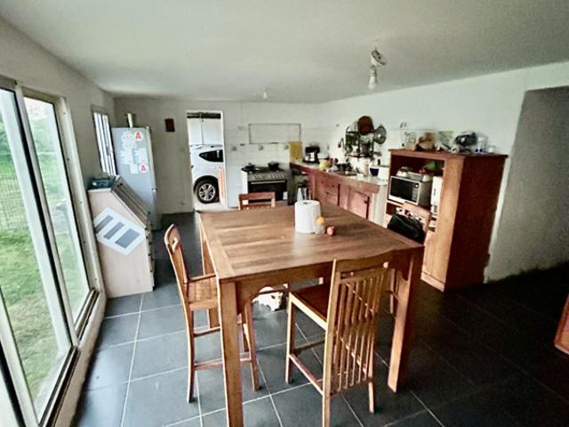 Maison de 140 M2 sur terrain de 2700 M2 a deux pas du centre