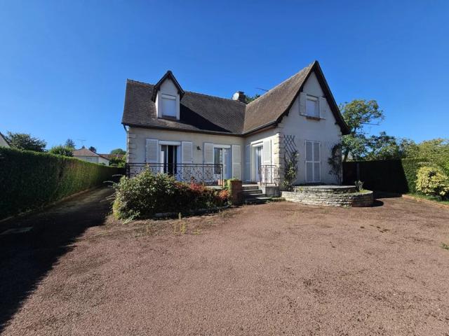 Maison de 140 m² sur sous/sol total à Montargis: confort et sérénité