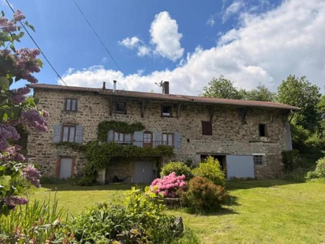 Maison de 142 m² avec grange et dépendances Chénelette 69430