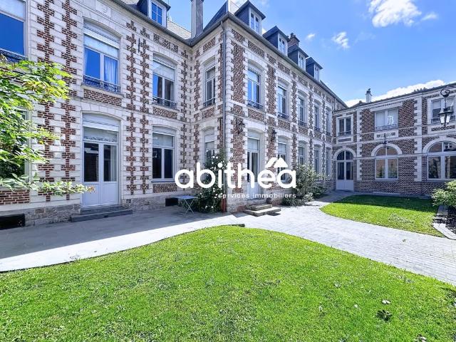 Maison de 14 pièces de luxe en vente à Arras, France