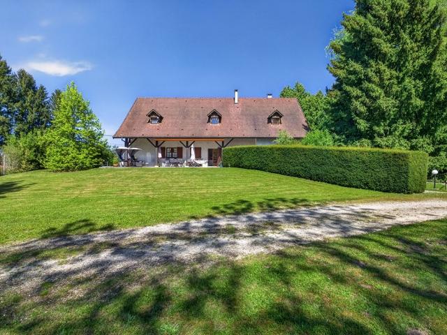 Maison de 14 pièces de luxe en vente à La Tour du Pin, Auvergne Rhône Alpes