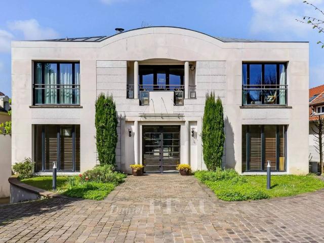 Maison de 14 pièces de luxe en vente à Le Chesnay, Île de France