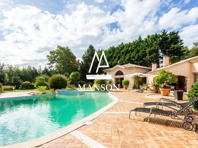 Maison de 14 pièces de luxe en vente à Pessac, France