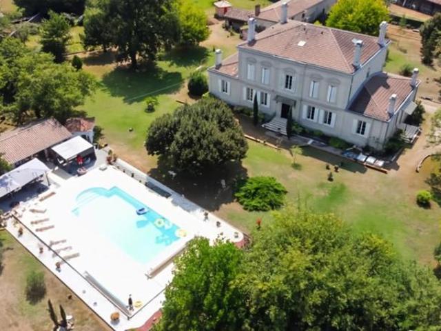 Maison de 14 pièces de 900 m² à Saint Symphorien