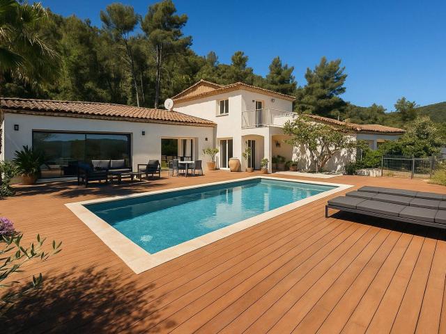 Maison de 155 m2 sur une parcelle de 776 m2 avec piscine et vue