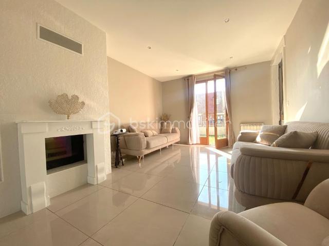 Maison de 155 m² à Le Pin
