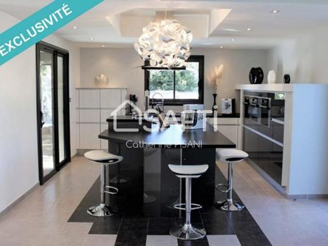 maison de 156 m2 avec piscine, jardin, garage