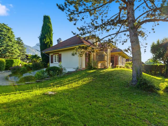 Maison de 156m2 + sous sol avec vue exceptionnelle sur Belledonne et terrain de 1000m2