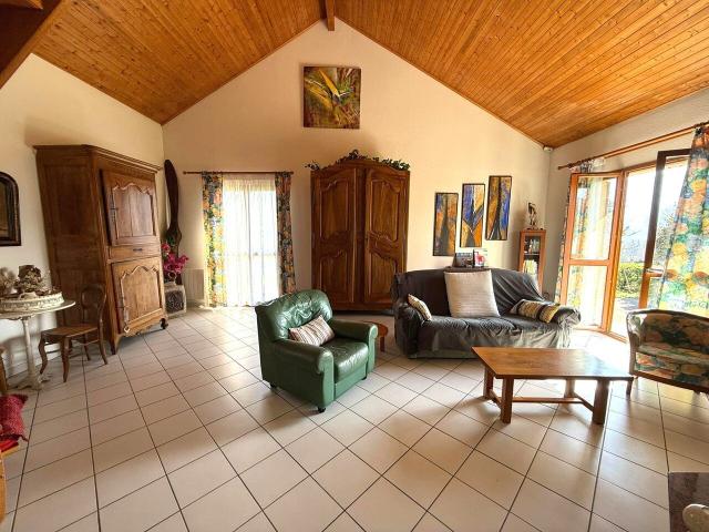 Maison de 157 m² sur un terrain de 1051 m²