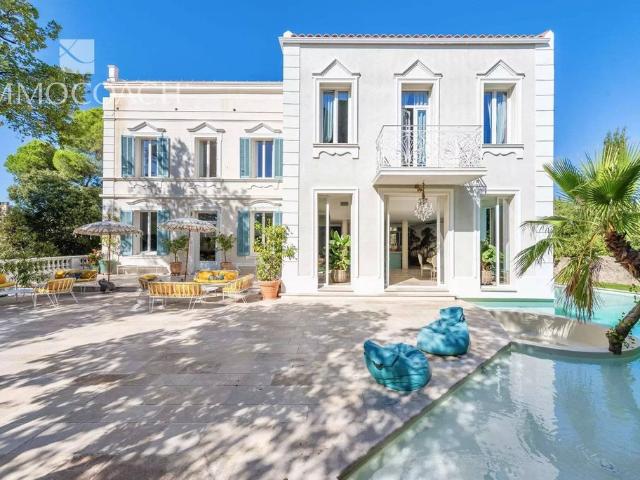 Maison de 15 pièces de luxe en vente à Toulon, France