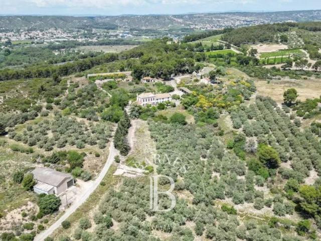 Maison de 15 pièces de luxe en vente à Velaux, France