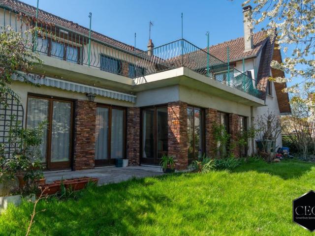 Maison de 15 pièces de luxe en vente à Vitry sur Seine, Île de France