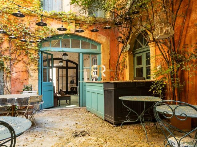 Maison de 15 pièces de luxe en vente à Arles, France