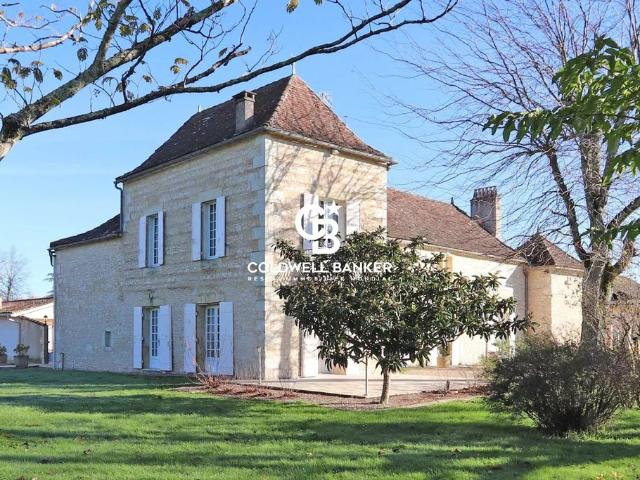 Maison de 15 pièces de luxe en vente à Bergerac, France