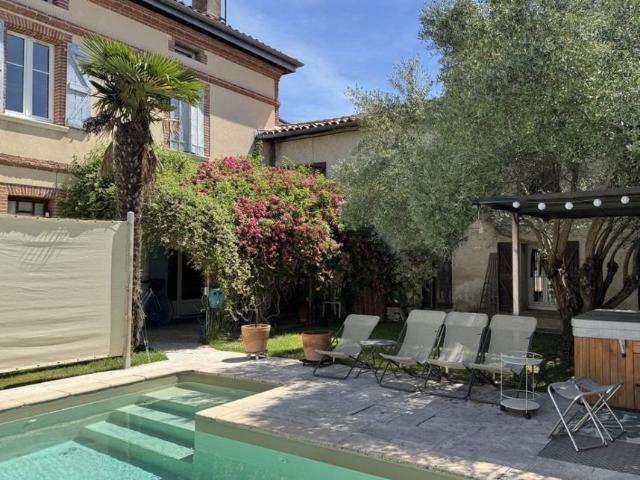 Maison de 15 pièces de luxe en vente à Lavaur, France