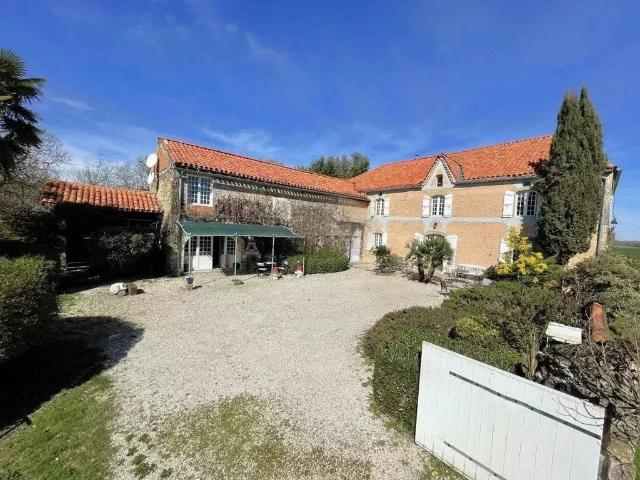 Maison de 15 pièces de luxe en vente à Maubourguet, France