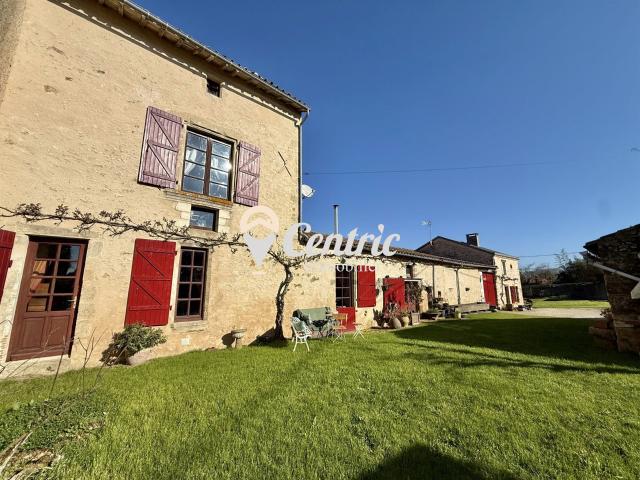 Maison de 15ème avec gîte 344m² Saint Loup Lamairé