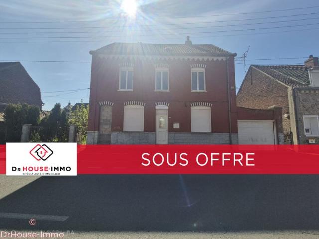 Maison de 165 m2 cinq chambres et deux salle de bains avec garage et jardin