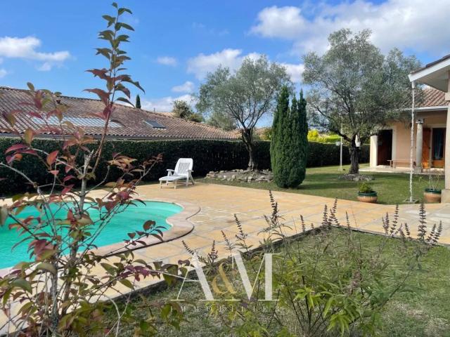 Maison de 165 M2 de 5 chambres avec garage